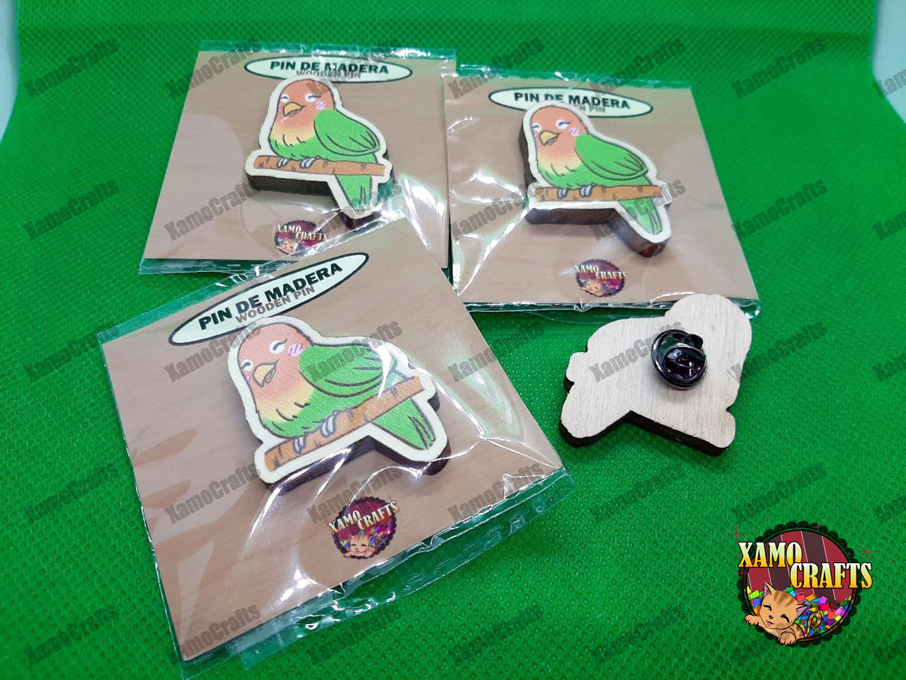 Pin de madera de Agapornis KOKORO Tienda-XamoCrafts